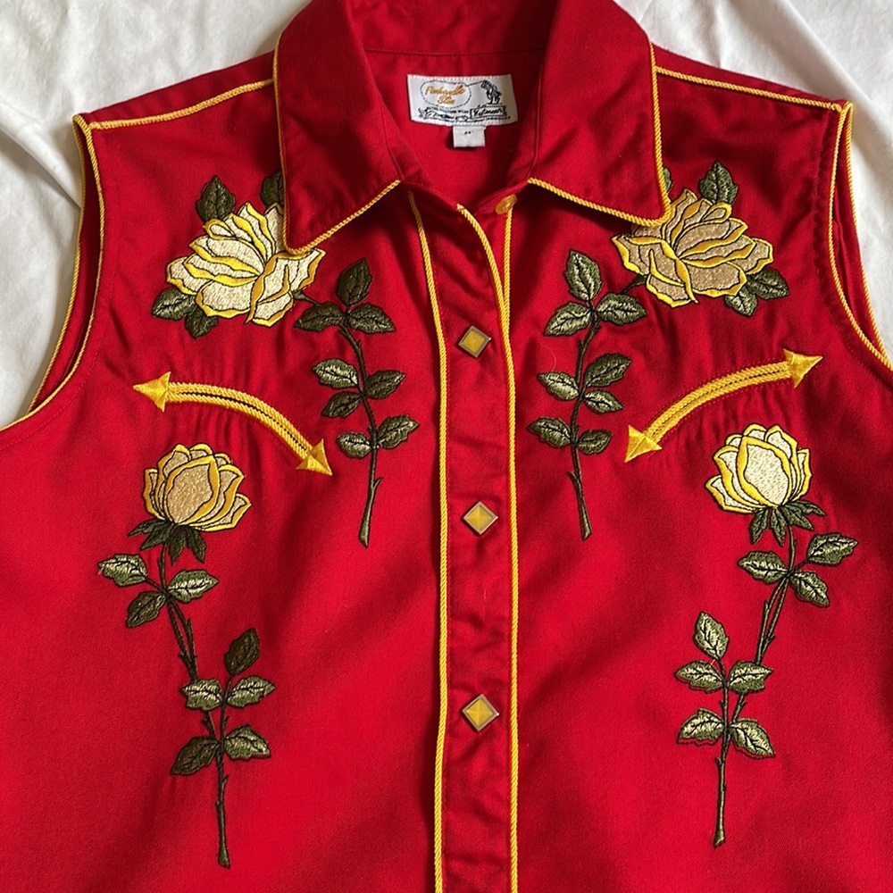 🌹VTG Western top💛 in like new condition